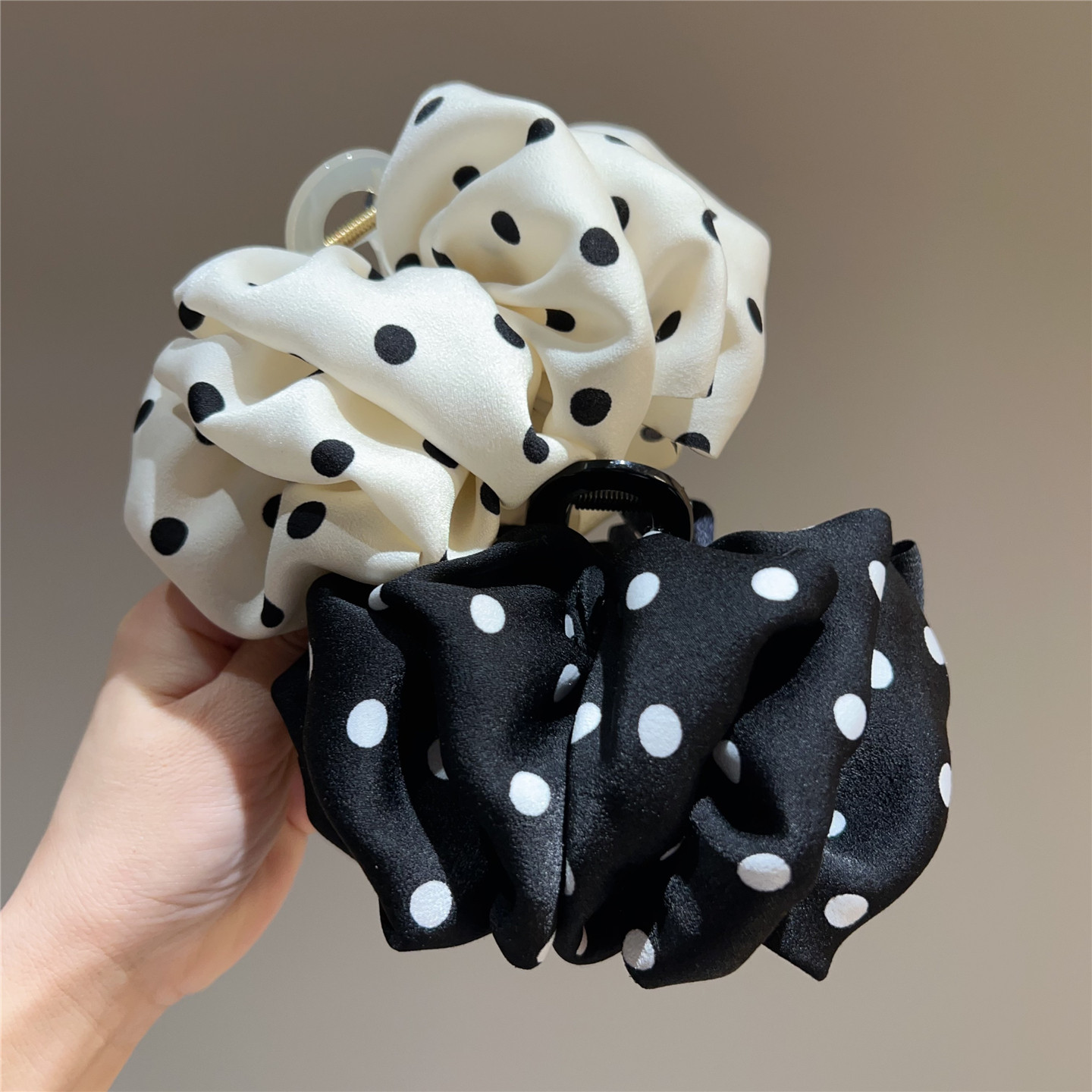 轻奢法式波点泡泡抓夹后脑勺盘发鲨鱼发夹显发量2026年新款头饰,饰品/流行首饰/时尚饰品新,发饰,淘宝优惠券,粉丝福利购,淘宝优惠卷
