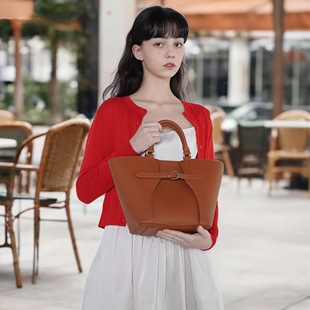 Alki Alka2026新款小众水桶包斜挎手提百搭时尚搭配化妆包收纳包