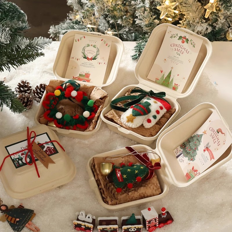 新款手工圣诞礼物毛绒圣诞树挂件圣诞节装饰汽车挂件新年铃铛车挂