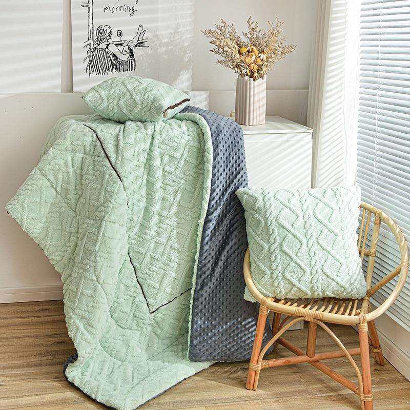 加厚多功能抱枕被子两用塔芙绒毯子靠垫靠枕头被折叠汽车载午休被