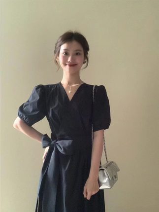 法式赫本黑色一片式连衣裙子2024夏季韩系收腰简约绑带长裙高级感