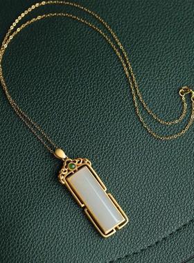 羊脂玉平安无事牌女新疆和田玉吊坠男碧玉玉牌子9K金镶嵌项链硬金