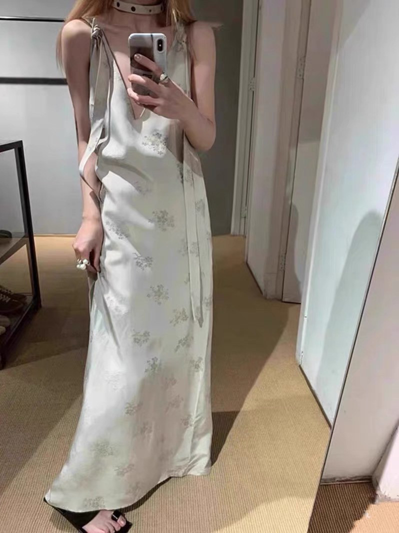 小众设计夏奶白色丝质暗纹印花绑连衣裙