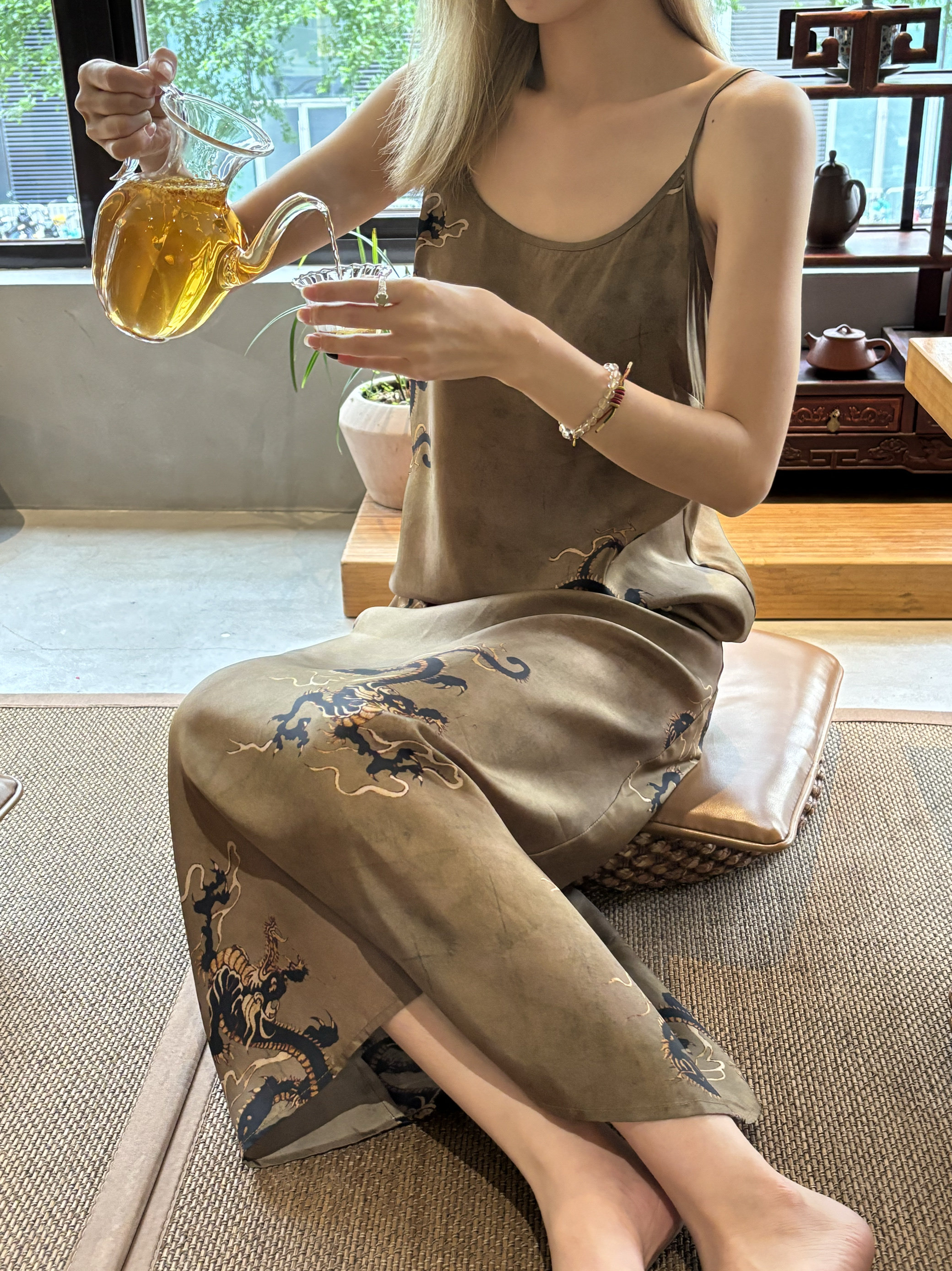 龙纹限定铜氨丝吊带裙夏季复古茶连衣裙