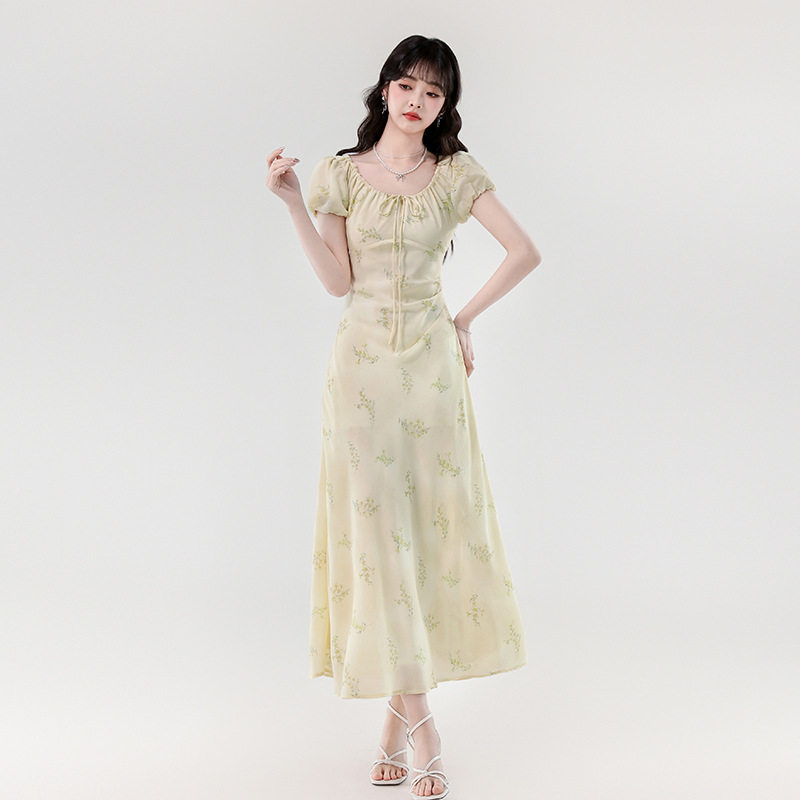 法式夏天巨好看连衣裙女黄色夏季2026高级感修身绝美气质收腰长裙