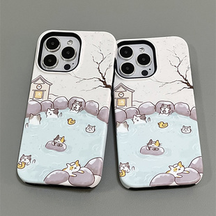 可爱泡温泉小猫咪日系手机壳适用于iPhone15puls二合一菲林壳苹果11/12/13/14promax全包亮面防摔卡通保护套