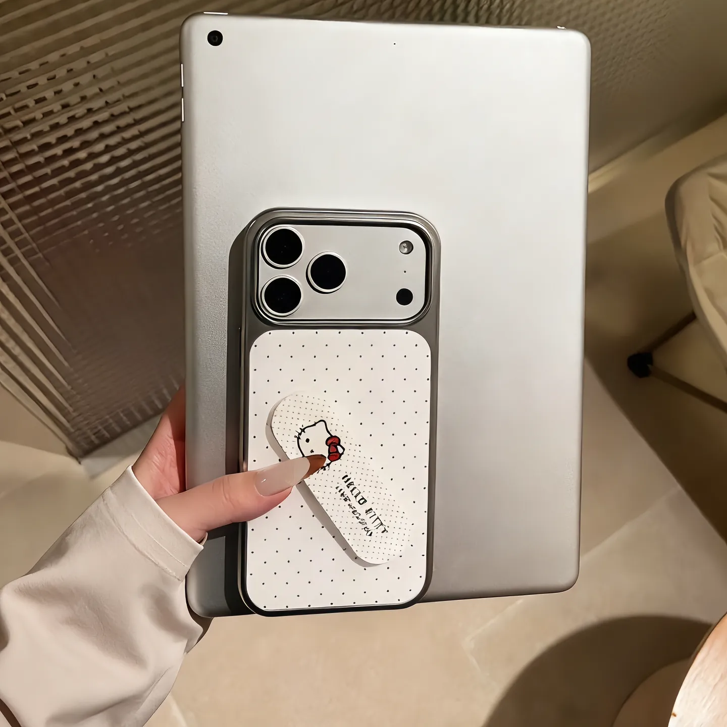 滴胶白底波点创可贴凯蒂猫支架壳