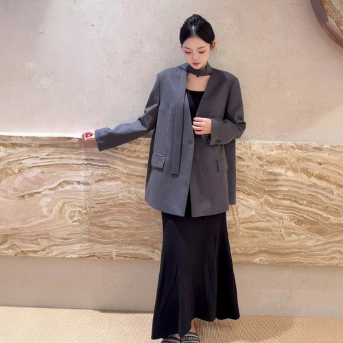 灰色挂脖飘带宽松中长西装外套女