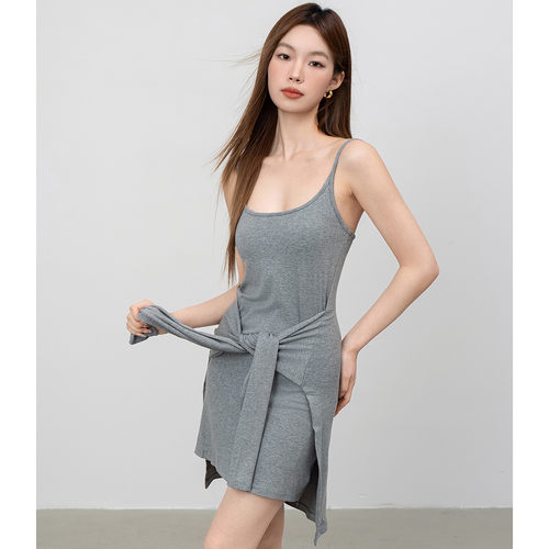 2026年夏季新款女气质裙子减龄高级感纯色吊带连衣裙透气
