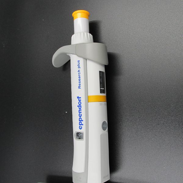 Research plus 5-100ul 16道可调手动移液器3122000094含吸头盒