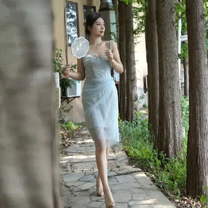 蓝色法式吊带连衣裙2025女夏季高端精致开叉高冷御姐风清冷感裙子