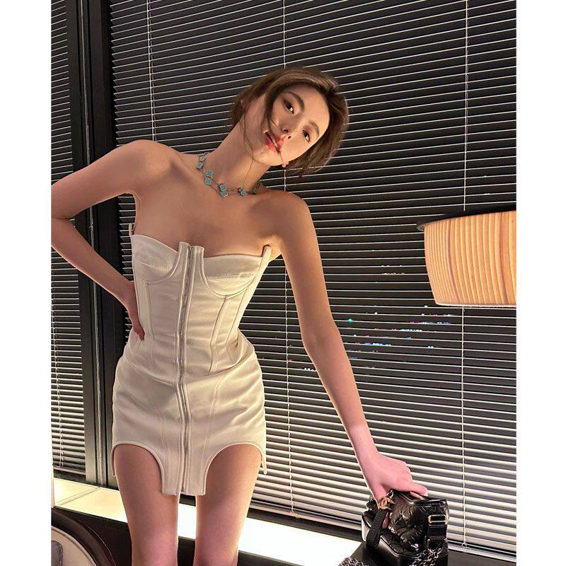 白色法式轻奢名媛高级感收腰紧身连衣裙2025夏季新款设计感性感女