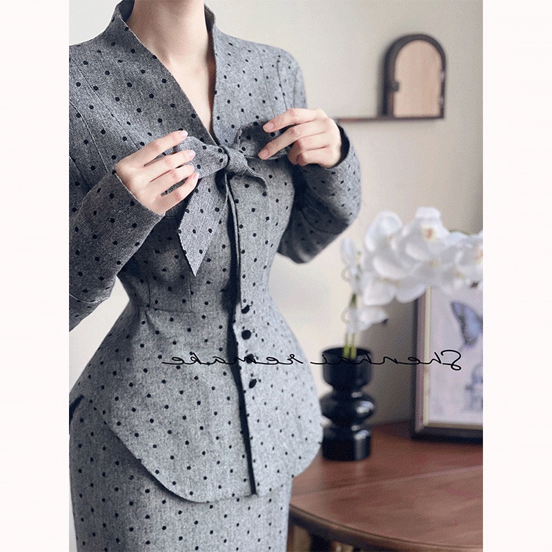 法式桔梗两件套装春季新款梨形身材穿搭复古港风高级感西装包臀裙