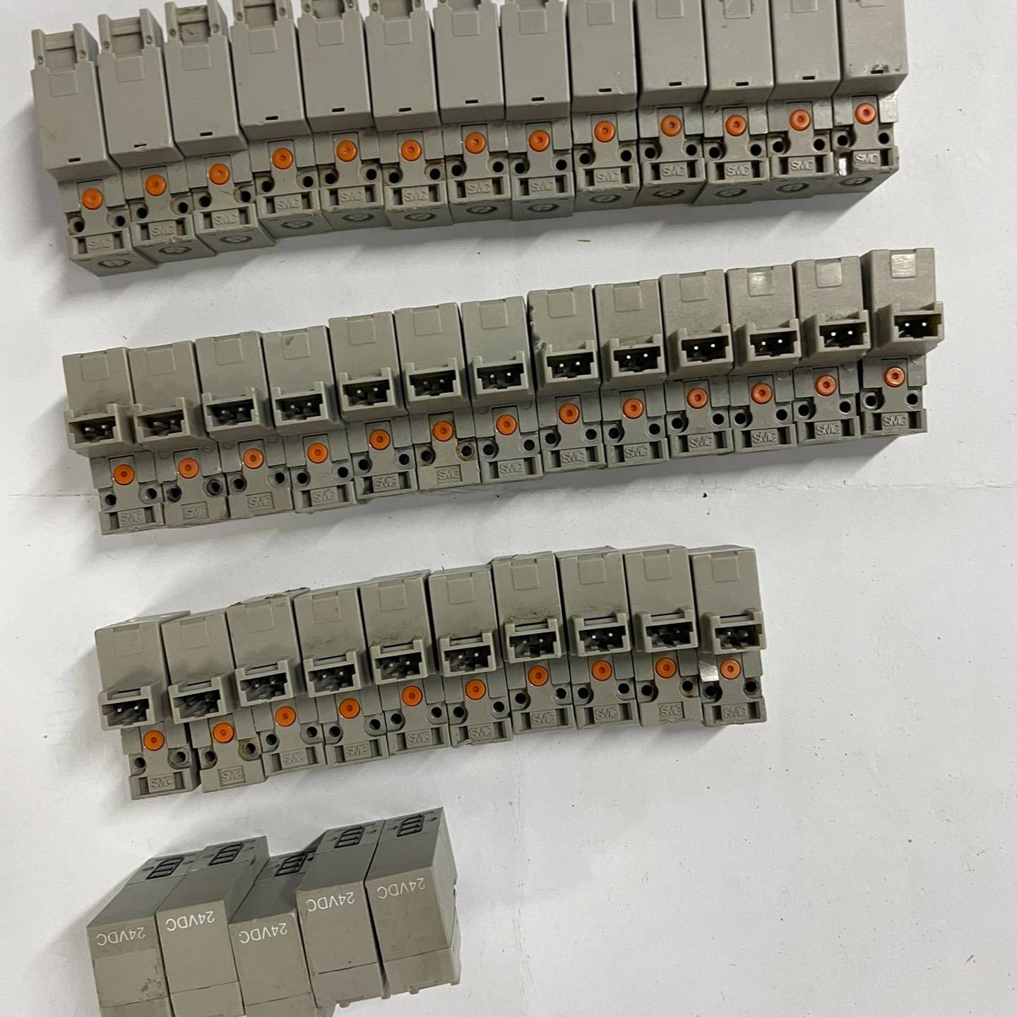 SMC  SY114线圈   实物拍摄议价 也可为维修！！