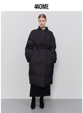 440ME女装 秋冬黑色新中式宽松云朵保暖系带长款羽绒服FB3F0614W