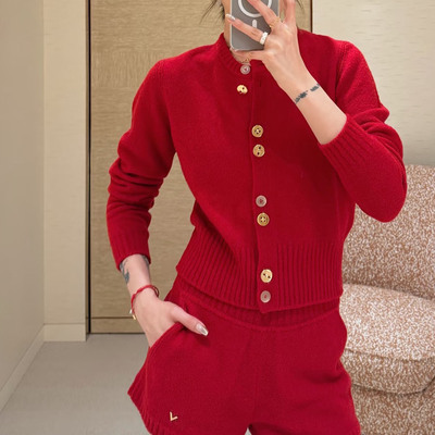 绵羊毛纽扣针织开衫背心短裤套装