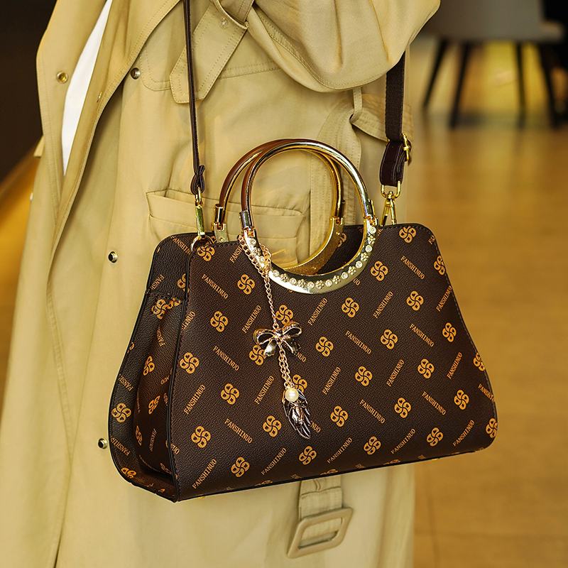 御匠坊大容量单肩斜挎手提包