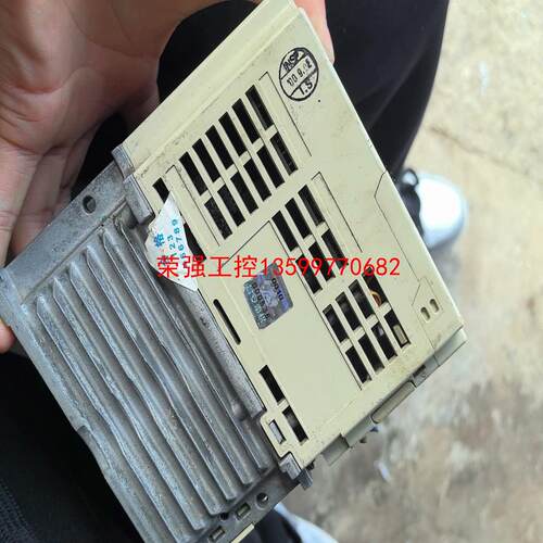 【荣强工控】安川2.2KW变频器，CIMR-V7AT22P2，拆机下来的