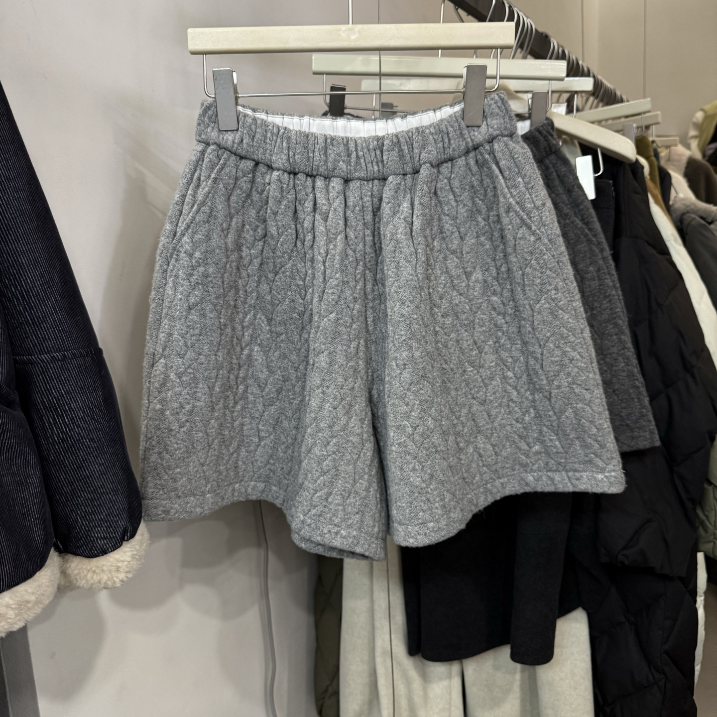 韩系时髦感高腰羊毛休闲短裤女2025冬季新款宽松显瘦百搭阔腿靴裤,女装/女士精品,休闲裤,淘宝优惠券,粉丝福利购,淘宝优惠卷