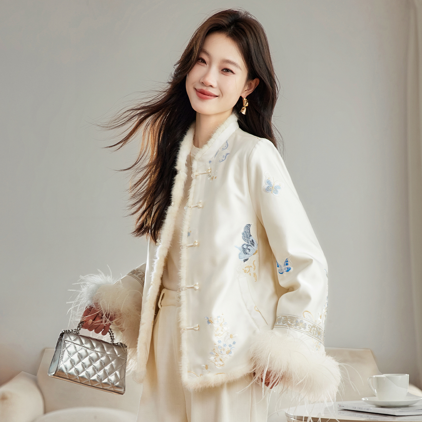 刺绣毛毛袖口羽绒服加厚保暖外套