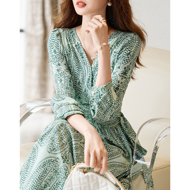 BJDME STYLE绿色长袖V领碎花连衣裙子女秋季法式茶歇海边度假长裙