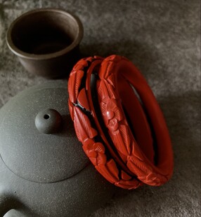 八十年铜胎老北京纯手工雕刻雕漆手镯、剔红手镯,纯红和红黑双色