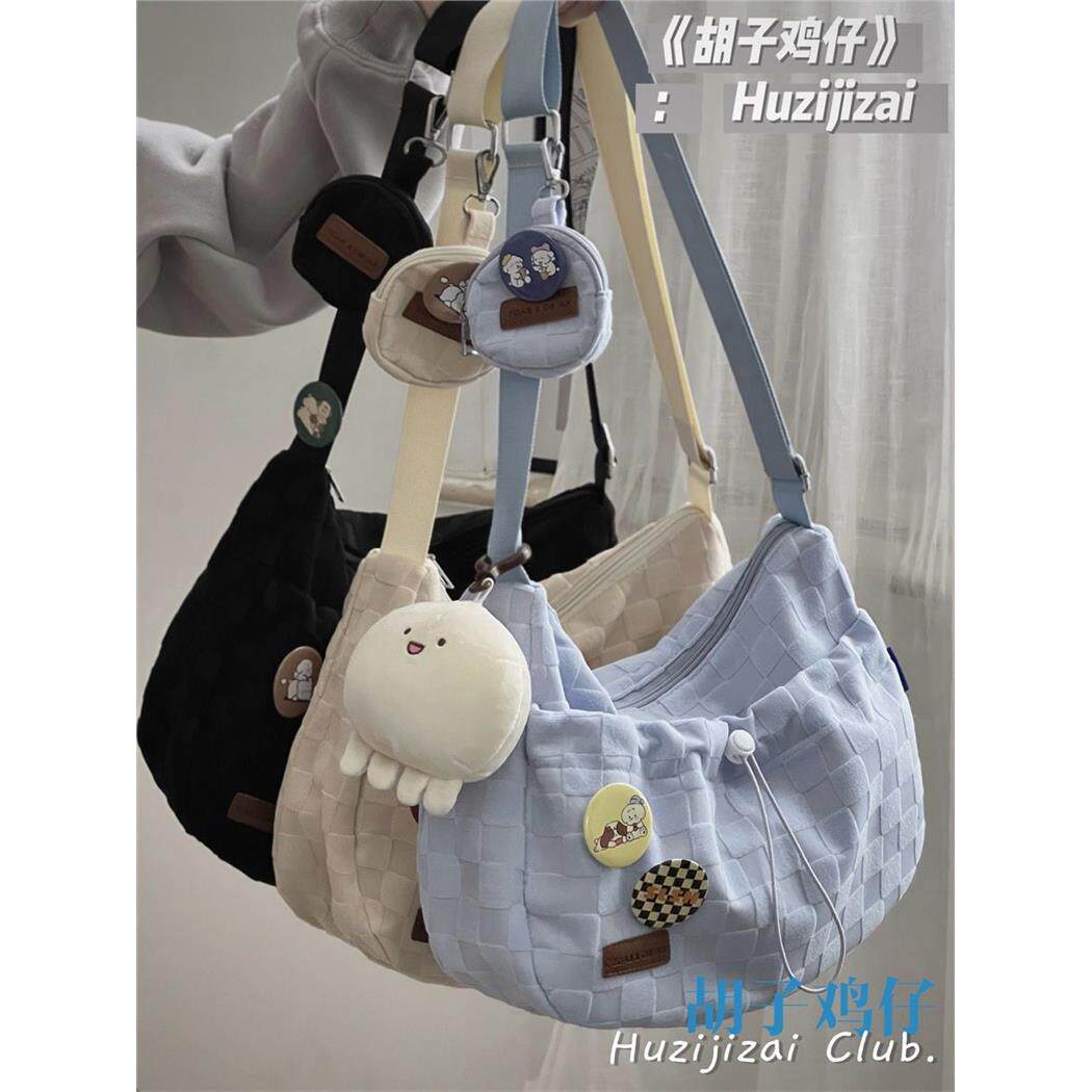 ins风大容量通勤女生饺子斜挎包
