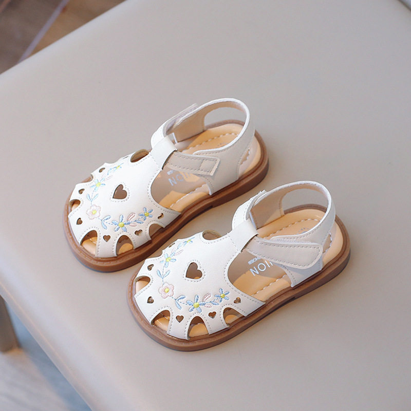 夏季新款女童凉鞋宝宝1-3岁刺绣包头软底凉鞋时尚国风凉鞋