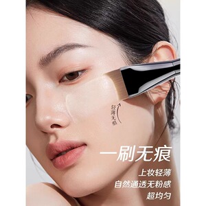 一字粉底刷扁头不吃粉底液专用无痕化妆刷轻薄月牙形面膜刷调色板