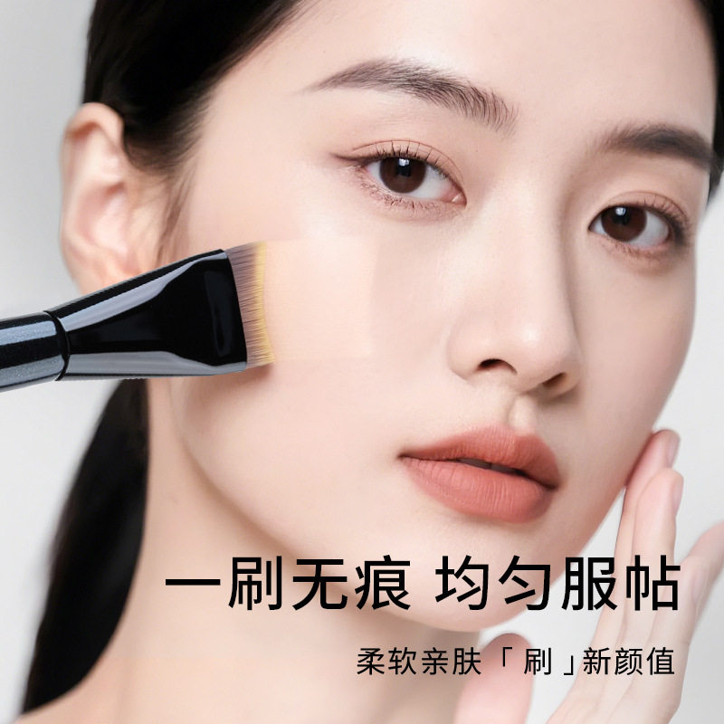 蜜束鱼尾粉底刷弧形扁头化妆刷无痕不易吃粉调色板底妆CP服帖