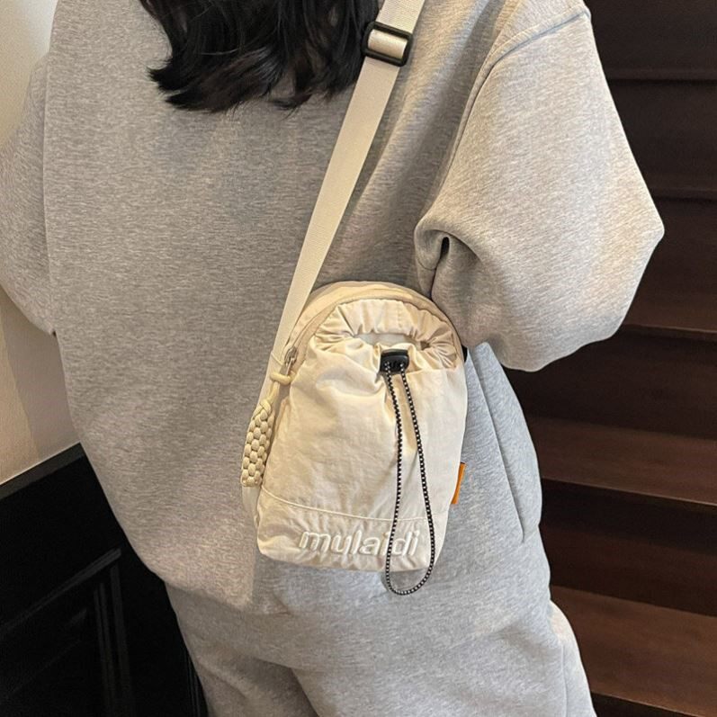 手机包女小挎包女2025新款夏天迷你装水杯水壶包包轻便简约斜挎包