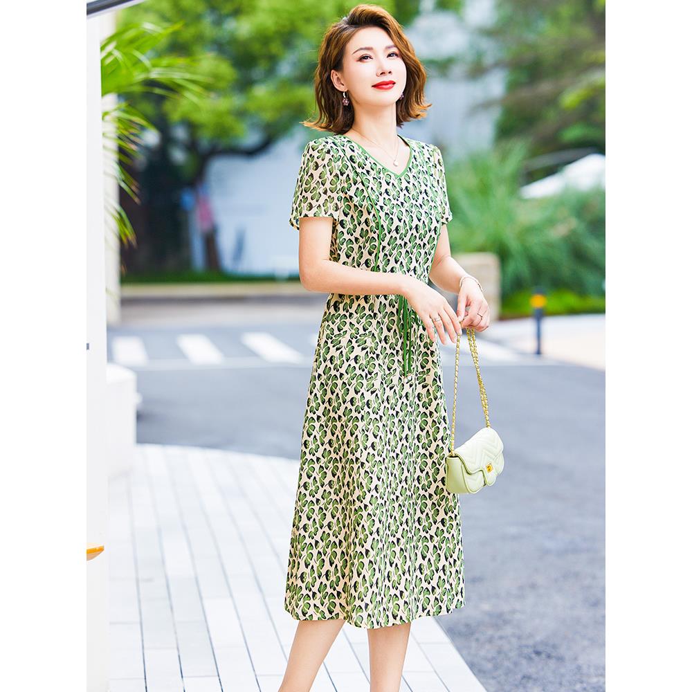 年轻妈妈装2025夏装新款洋气短袖连衣裙中老年女装遮肚显瘦长裙子