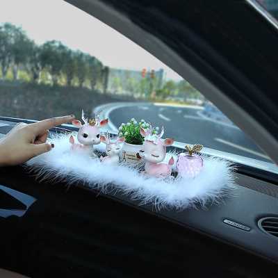 一路平安鹿汽车内饰用品摆件车载上摇头中控台可爱高档大气女神款