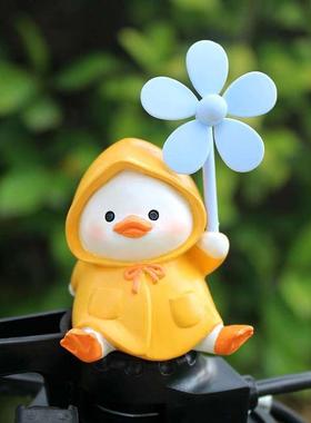 可爱雨衣小鸭子风车竹蜻蜓电瓶车汽车载摆件自行车电动摩托装饰品