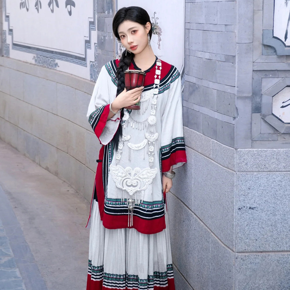 新款棉麻刺绣彝族服装女套装