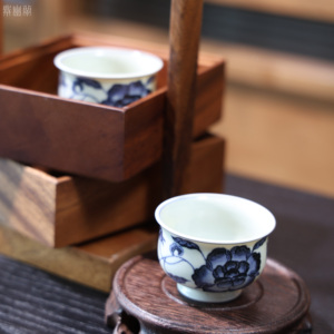 景德镇凝古手绘青花陶瓷主人杯
