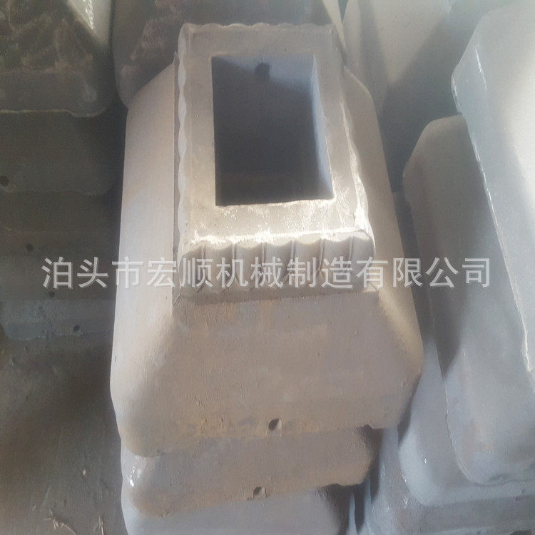 厂家生产直销铸铁马路墩子320*500*180京式护栏底座现货倒钉孔