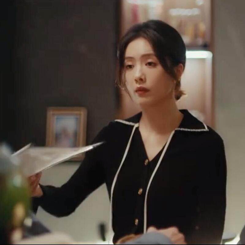 婚内婚外宁悦同款蔡文静喇叭袖翻领黑白色毛衣针织开衫衬衫式春秋
