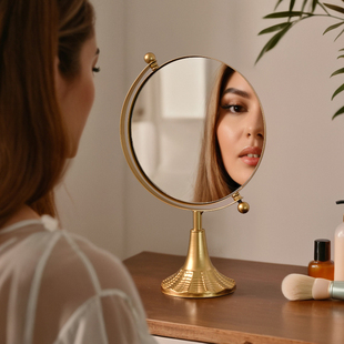 立式轻奢化妆镜2025新款网红高颜值台式镜可旋转主卧室梳妆台镜子