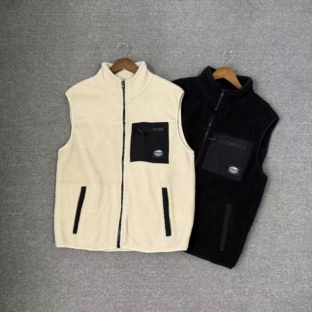 羊羔绒立领拉链马甲胸前拉链口袋