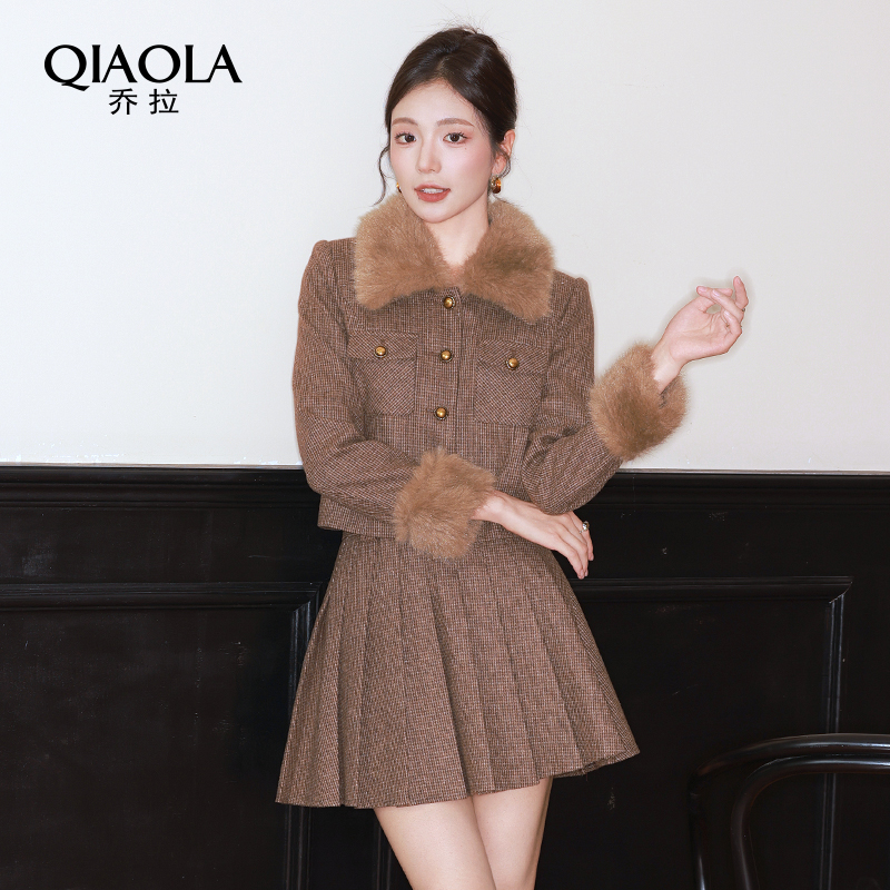 乔拉格纹毛领百褶减龄时尚套装