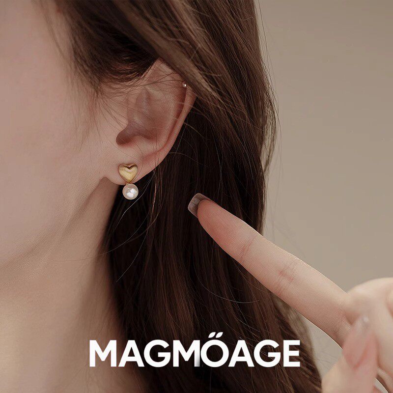 MAGMOAGE金色爱心耳钉