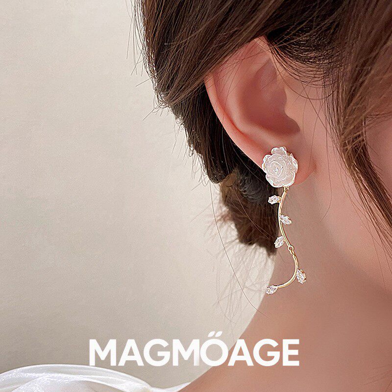 MAGMOAGE白色山茶花耳环