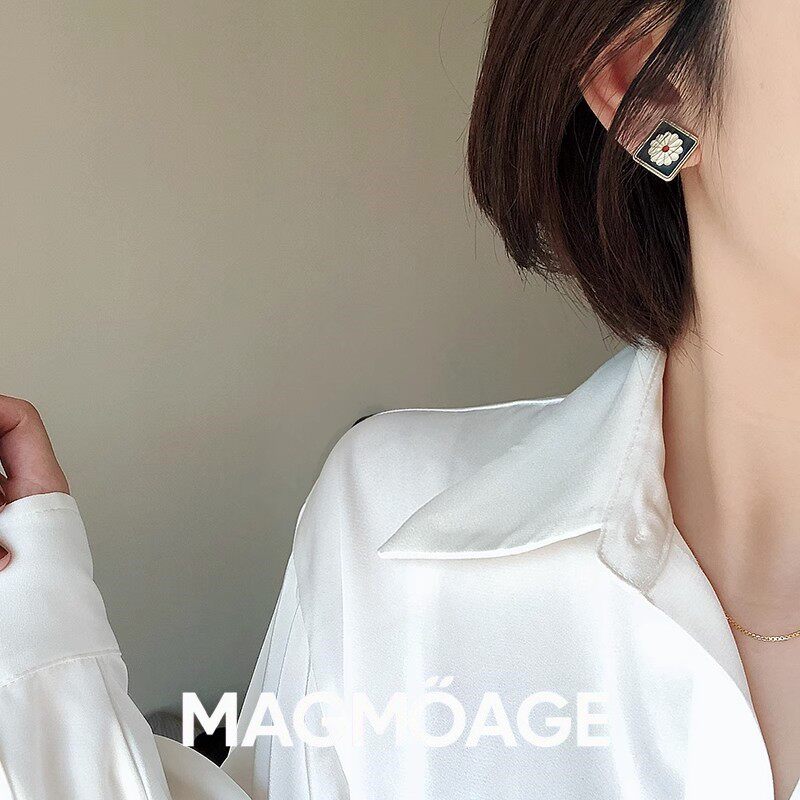 法国【设计师】MAGMOAGE高级感蚊香盘耳夹无耳洞女小雏菊花朵耳钉