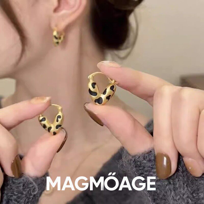 法国【设计师】MAGMOAGE 高级感磨砂豹纹爱心耳扣耳环女复古耳饰