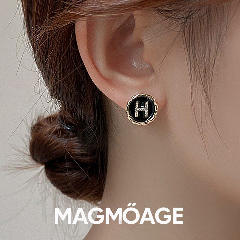 MAGMOAGE黑色字母耳环女