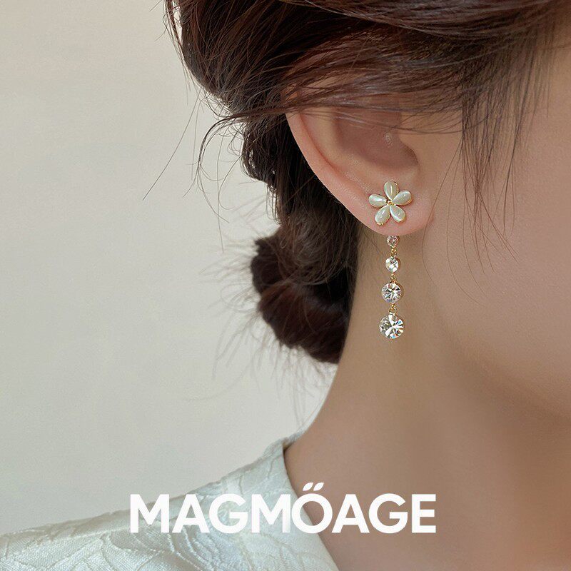MAGMOAGE金色锆石流苏花朵耳钉