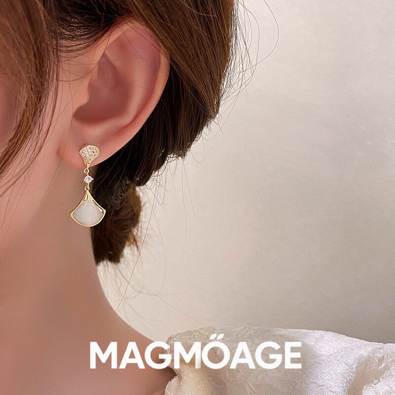 MAGMOAGE金色猫眼石扇形耳环