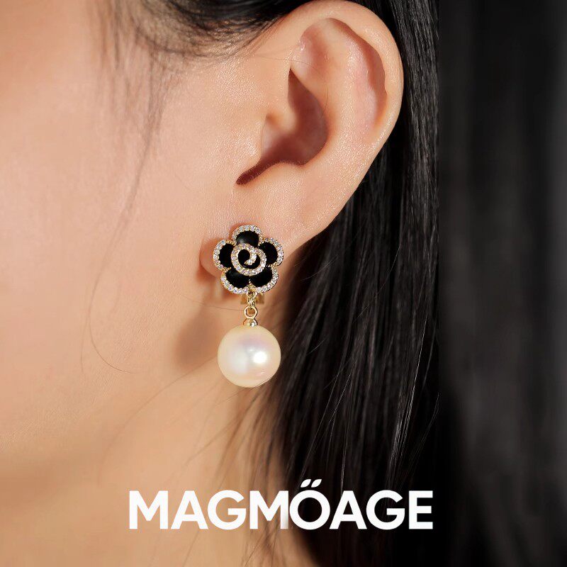 法国【设计师】MAGMOAGE 黑色山茶花珍珠耳夹女气质时尚耳钉女