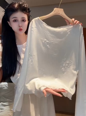 高级感气质白色微透上衣女夏季新款松弛感慵懒风宽松套头长袖小衫